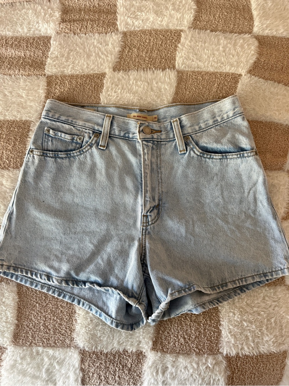 Levi’s 80s moms Light Wash Denim High-Rise Women’s Shorts